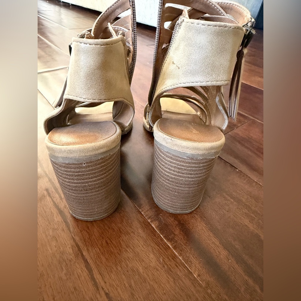 Universal Thread Elda Microsuede Strappy Block He… - image 4